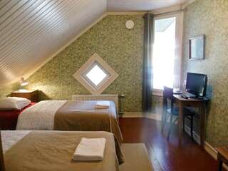 Отель Hotel & Cafe Lanterna Науво Двухместный номер с 1 кроватью или 2 отдельными кроватями, общая ванная комната-3