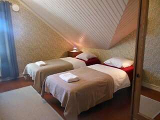 Отель Hotel & Cafe Lanterna Науво Двухместный номер с 1 кроватью или 2 отдельными кроватями, общая ванная комната-11